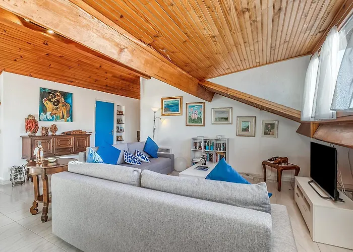 La Mansarde Bleu Azur - Happy